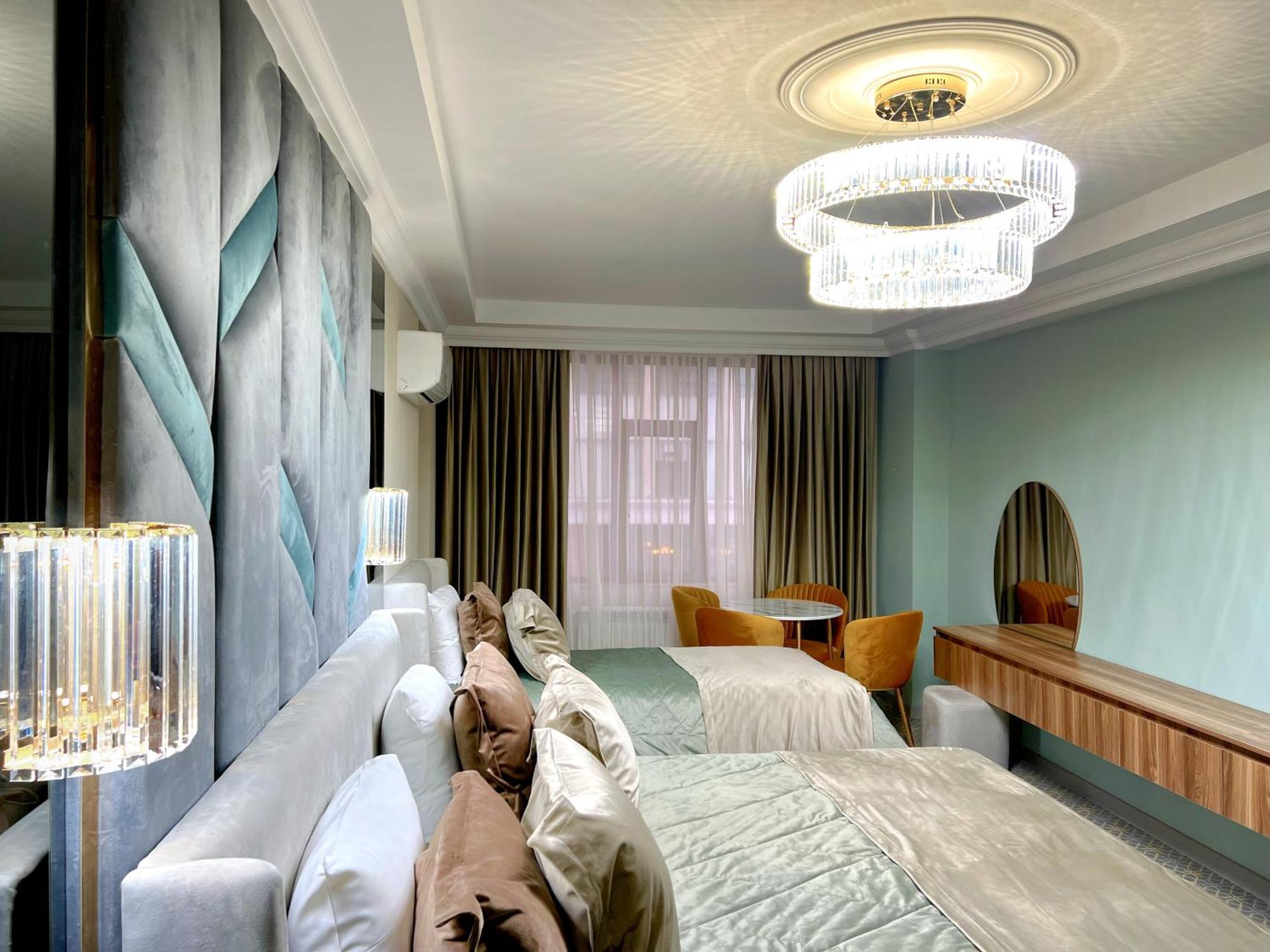 Alison Hotel